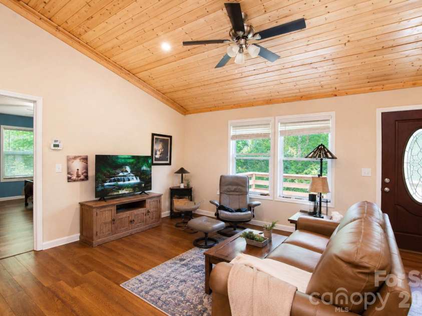 24 Old Rogers Lane, Sylva, NC 28779.  MLS# CAR4398711, YatesRealty ID 39874. 