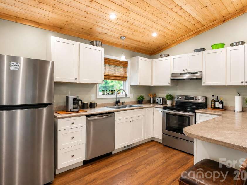 24 Old Rogers Lane, Sylva, NC 28779.  MLS# CAR4398711, YatesRealty ID 39874. 
