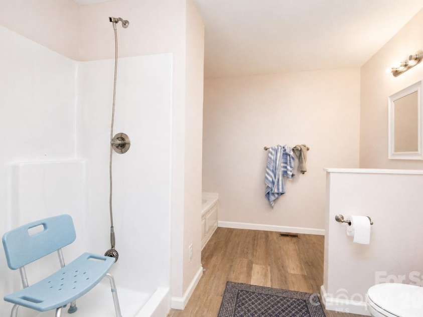 24 Old Rogers Lane, Sylva, NC 28779.  MLS# CAR4398711, YatesRealty ID 39874. 
