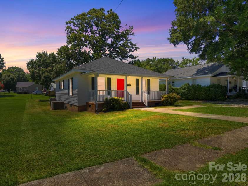210 York Avenue, Kannapolis, NC 28083.  MLS# CAR4403628, YatesRealty ID 39875. 