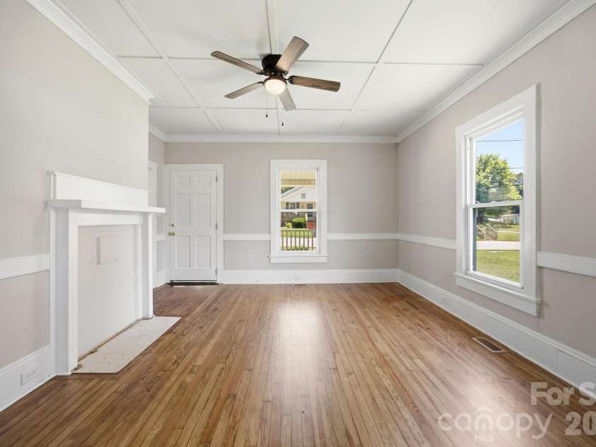 210 York Avenue, Kannapolis, NC 28083.  MLS# CAR4403628, YatesRealty ID 39875. 