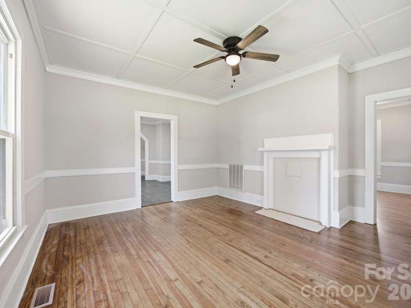 210 York Avenue, Kannapolis, NC 28083.  MLS# CAR4403628, YatesRealty ID 39875. 