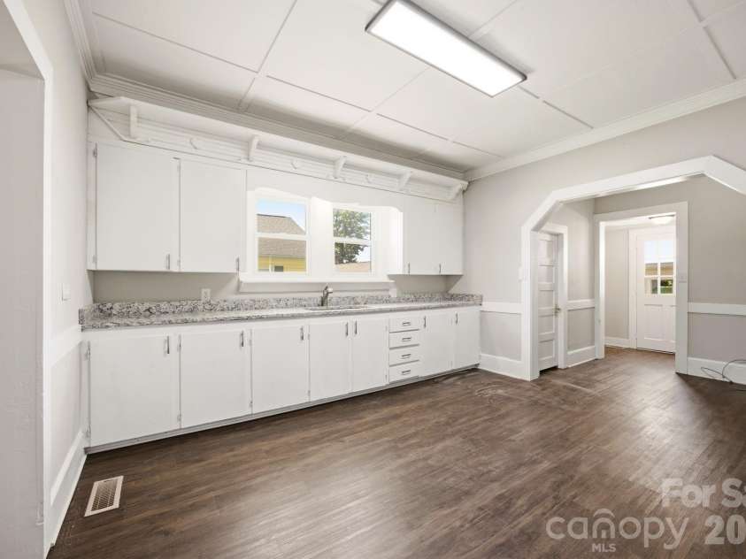 210 York Avenue, Kannapolis, NC 28083.  MLS# CAR4403628, YatesRealty ID 39875. 