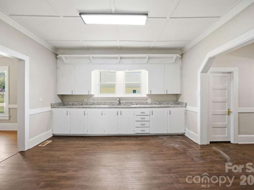 210 York Avenue, Kannapolis, NC 28083.  MLS# CAR4403628, YatesRealty ID 39875. 