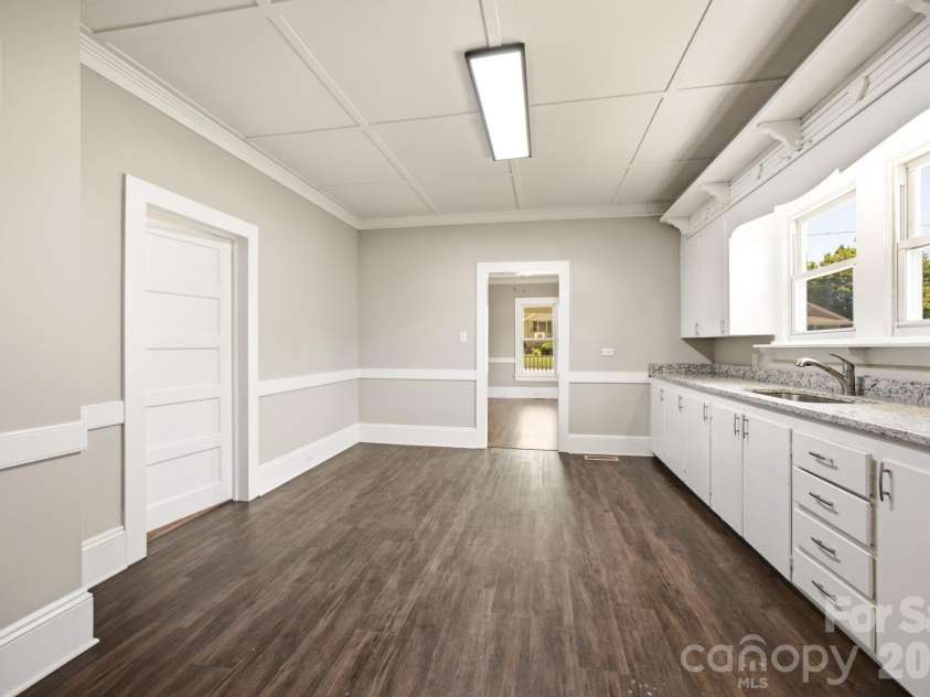 210 York Avenue, Kannapolis, NC 28083.  MLS# CAR4403628, YatesRealty ID 39875. 