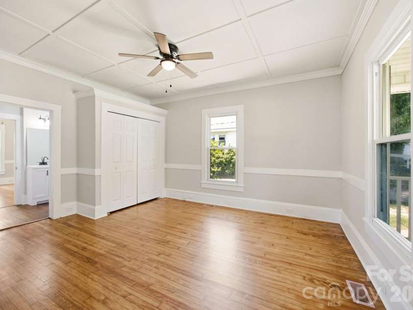 210 York Avenue, Kannapolis, NC 28083.  MLS# CAR4403628, YatesRealty ID 39875. 