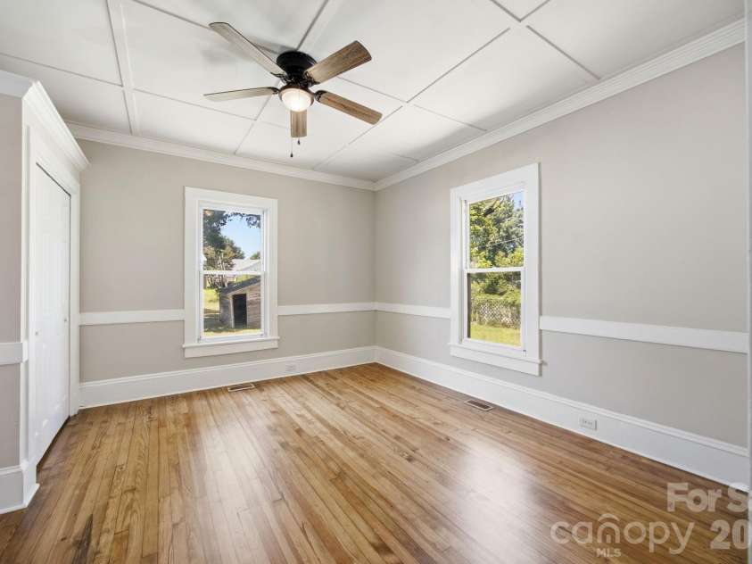 210 York Avenue, Kannapolis, NC 28083.  MLS# CAR4403628, YatesRealty ID 39875. 