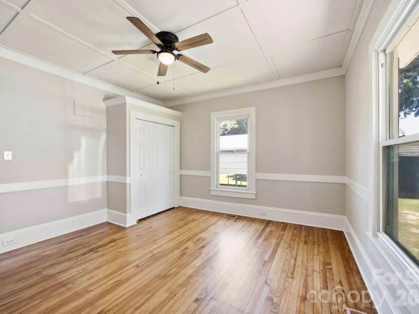 210 York Avenue, Kannapolis, NC 28083.  MLS# CAR4403628, YatesRealty ID 39875. 