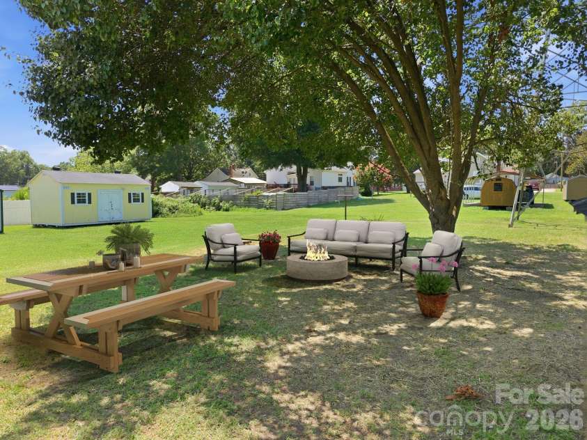 210 York Avenue, Kannapolis, NC 28083.  MLS# CAR4403628, YatesRealty ID 39875. 