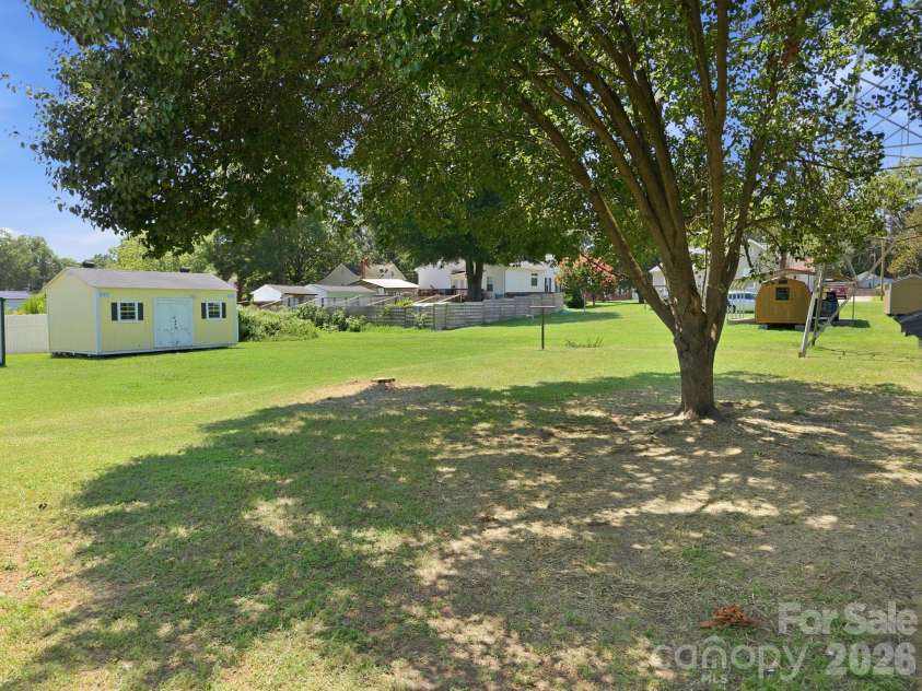 210 York Avenue, Kannapolis, NC 28083.  MLS# CAR4403628, YatesRealty ID 39875. 