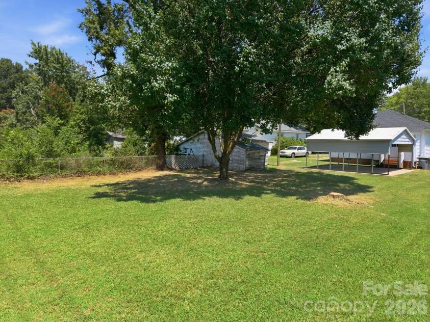 210 York Avenue, Kannapolis, NC 28083.  MLS# CAR4403628, YatesRealty ID 39875. 