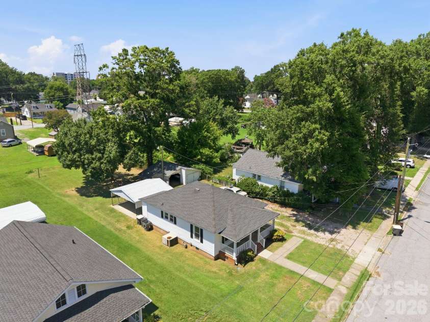 210 York Avenue, Kannapolis, NC 28083.  MLS# CAR4403628, YatesRealty ID 39875. 