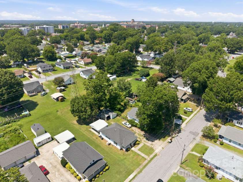 210 York Avenue, Kannapolis, NC 28083.  MLS# CAR4403628, YatesRealty ID 39875. 