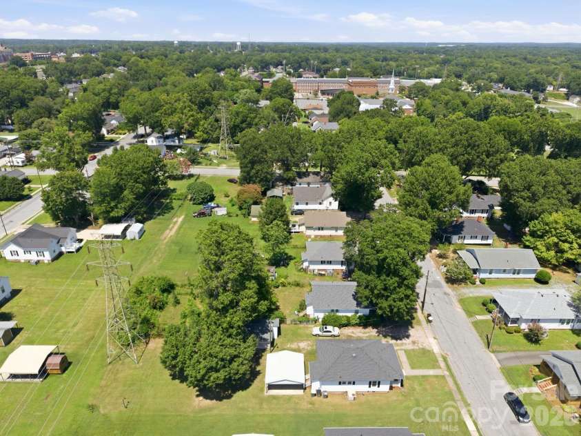 210 York Avenue, Kannapolis, NC 28083.  MLS# CAR4403628, YatesRealty ID 39875. 