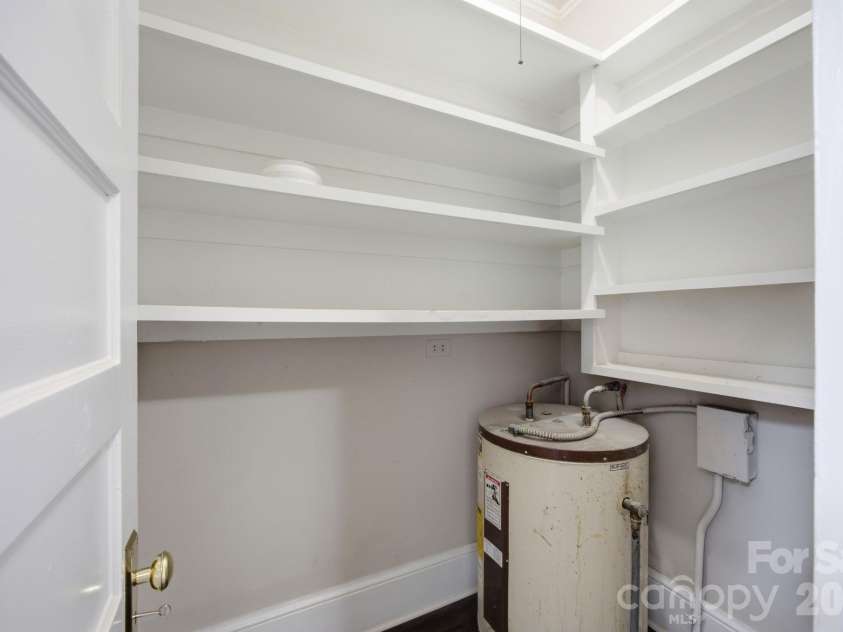 210 York Avenue, Kannapolis, NC 28083.  MLS# CAR4403628, YatesRealty ID 39875. 