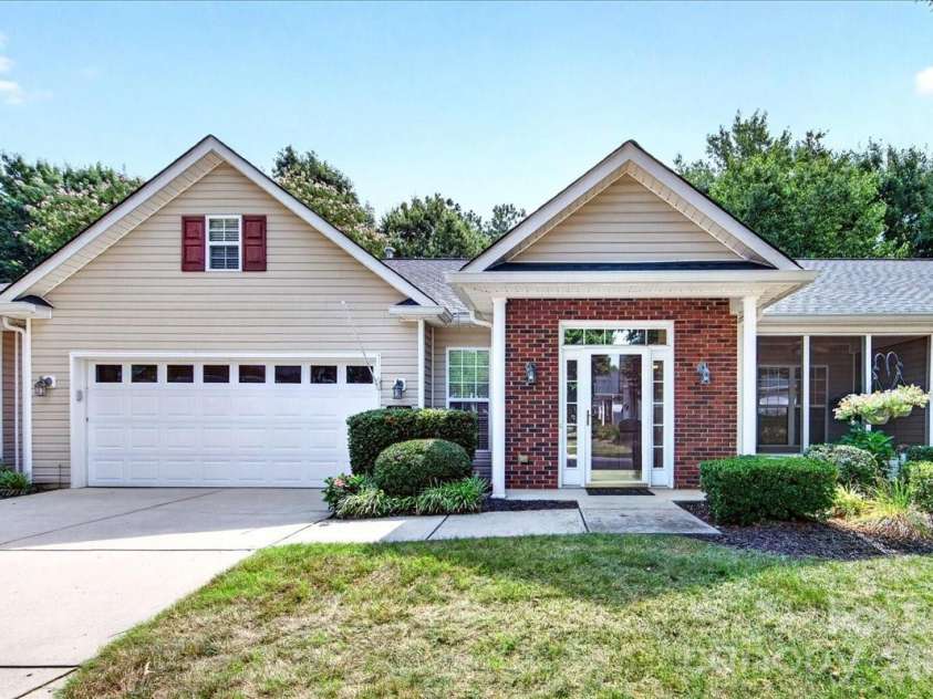 9236 Duckhorn Drive, Charlotte, NC 28277.  MLS# CAR4401732, YatesRealty ID 39876. 