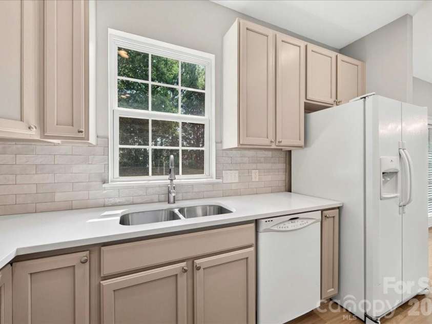 9236 Duckhorn Drive, Charlotte, NC 28277.  MLS# CAR4401732, YatesRealty ID 39876. 