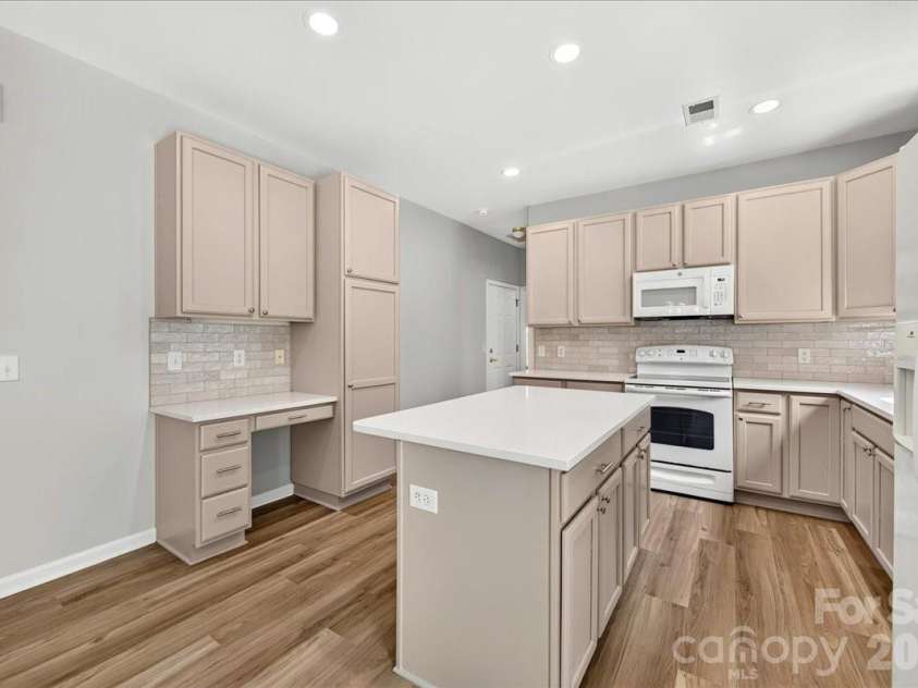 9236 Duckhorn Drive, Charlotte, NC 28277.  MLS# CAR4401732, YatesRealty ID 39876. 