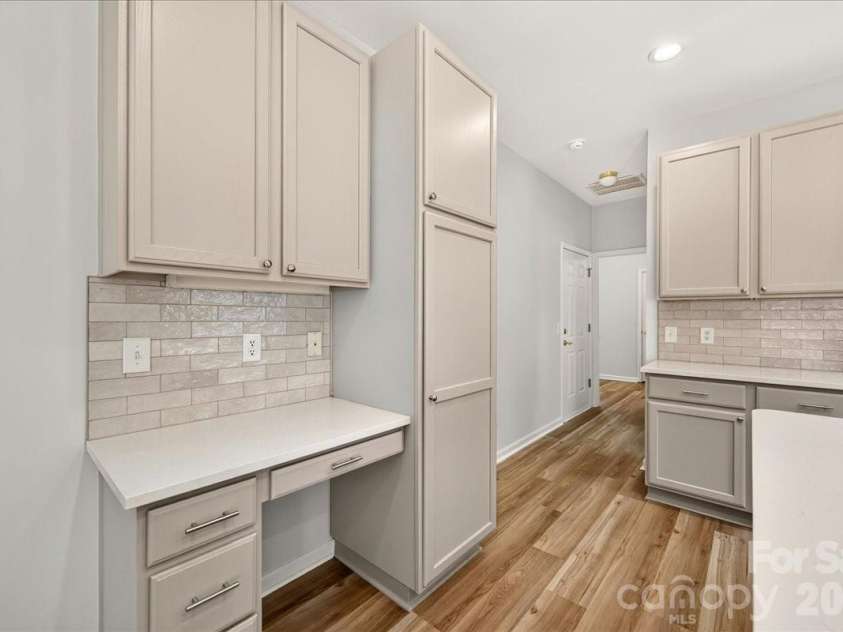 9236 Duckhorn Drive, Charlotte, NC 28277.  MLS# CAR4401732, YatesRealty ID 39876. 