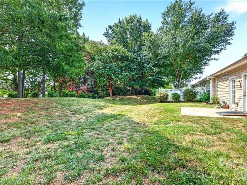 9236 Duckhorn Drive, Charlotte, NC 28277.  MLS# CAR4401732, YatesRealty ID 39876. 