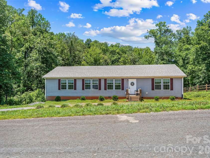 1940 Eastbrook Circle, Morganton, NC 28655.  MLS# CAR4401137, YatesRealty ID 39877. 