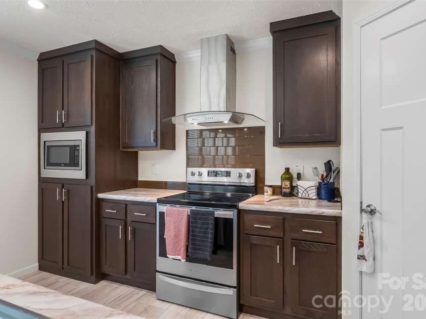 1940 Eastbrook Circle, Morganton, NC 28655.  MLS# CAR4401137, YatesRealty ID 39877. 