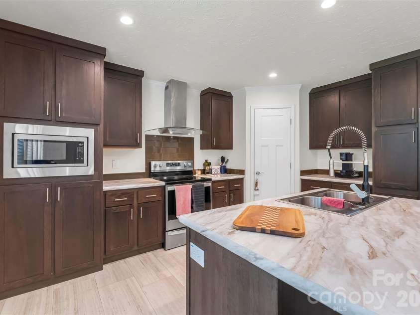 1940 Eastbrook Circle, Morganton, NC 28655.  MLS# CAR4401137, YatesRealty ID 39877. 