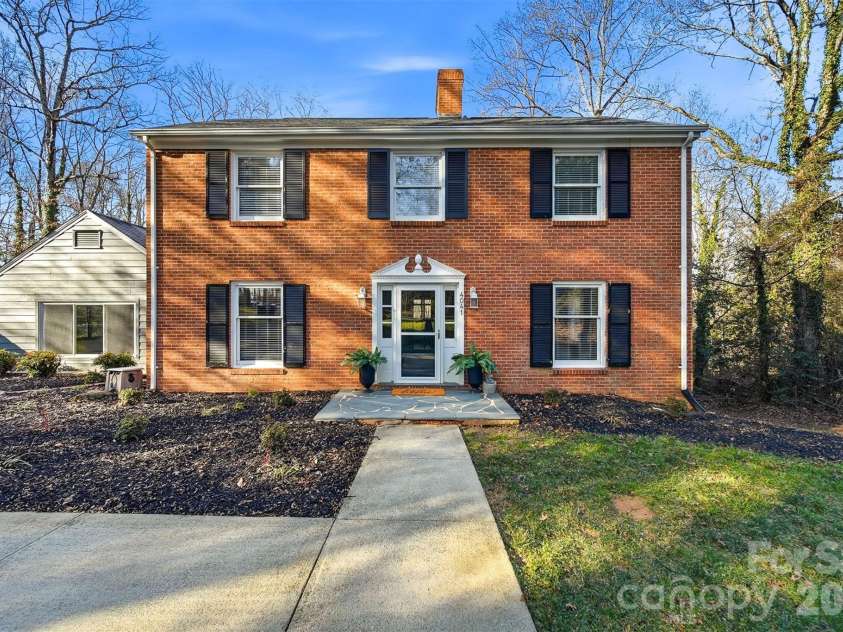 4041 4th Street Court, Hickory, NC 28601.  MLS# CAR4340977, YatesRealty ID 3988. 