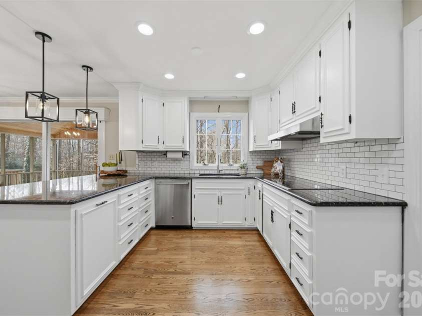 4041 4th Street Court, Hickory, NC 28601.  MLS# CAR4340977, YatesRealty ID 3988. 