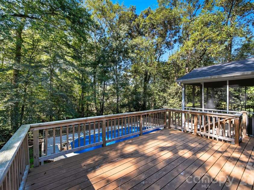 4041 4th Street Court, Hickory, NC 28601.  MLS# CAR4340977, YatesRealty ID 3988. 