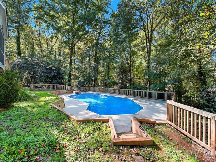 4041 4th Street Court, Hickory, NC 28601.  MLS# CAR4340977, YatesRealty ID 3988. 