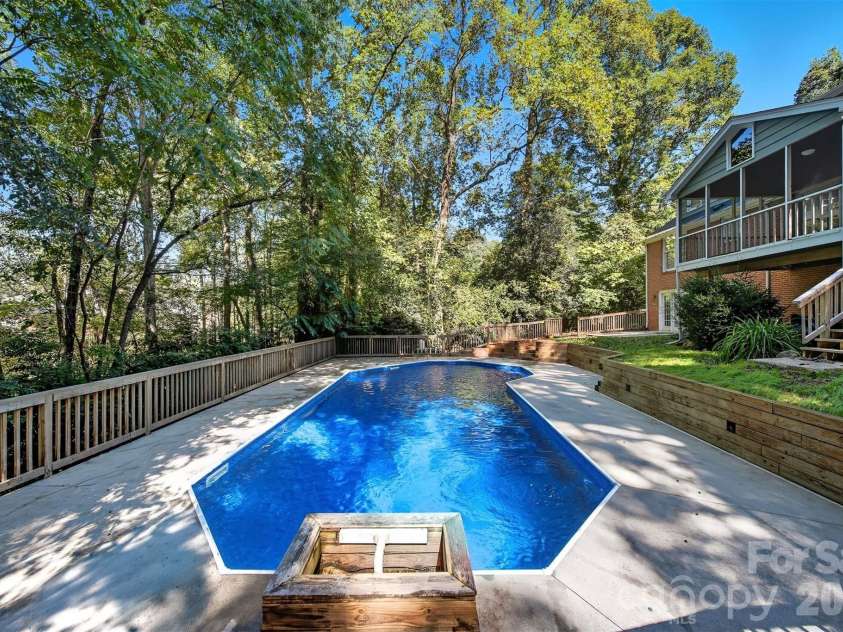 4041 4th Street Court, Hickory, NC 28601.  MLS# CAR4340977, YatesRealty ID 3988. 