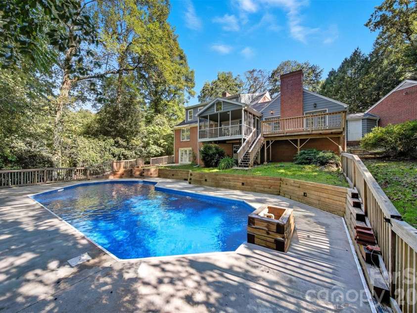 4041 4th Street Court, Hickory, NC 28601.  MLS# CAR4340977, YatesRealty ID 3988. 