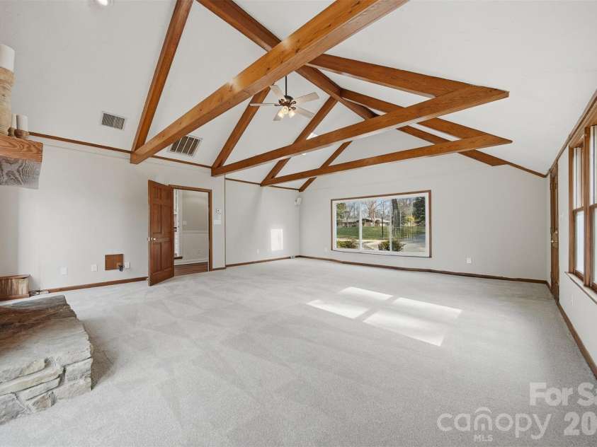 4041 4th Street Court, Hickory, NC 28601.  MLS# CAR4340977, YatesRealty ID 3988. An abundance of natural like with this large picture window with window seat.