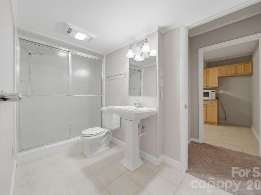 4041 4th Street Court, Hickory, NC 28601.  MLS# CAR4340977, YatesRealty ID 3988. Lower Level Bathroom