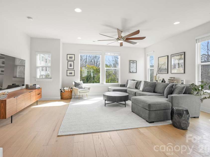6021 Irwins Branch Drive, Charlotte, NC 28217.  MLS# CAR4347366, YatesRealty ID 3988. 