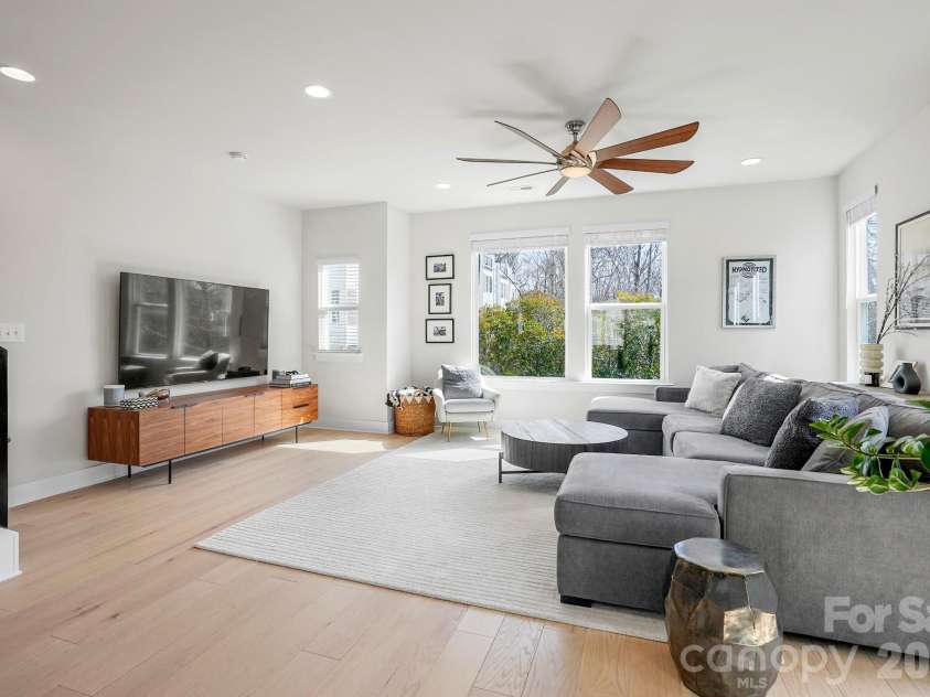 6021 Irwins Branch Drive, Charlotte, NC 28217.  MLS# CAR4347366, YatesRealty ID 3988. 