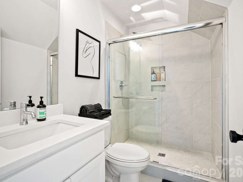 6021 Irwins Branch Drive, Charlotte, NC 28217.  MLS# CAR4347366, YatesRealty ID 3988. 