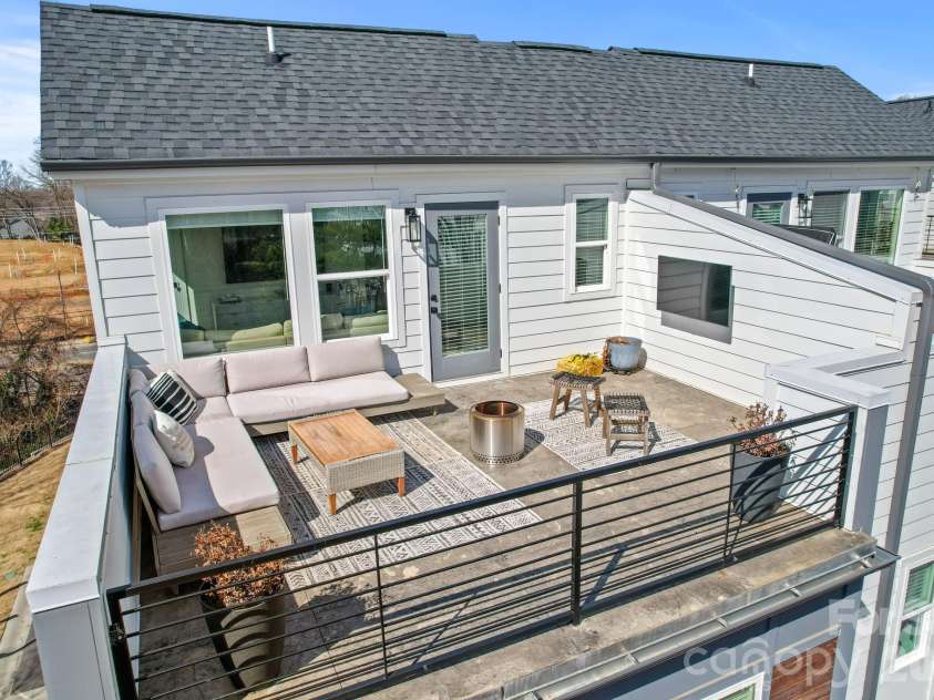 6021 Irwins Branch Drive, Charlotte, NC 28217.  MLS# CAR4347366, YatesRealty ID 3988. 