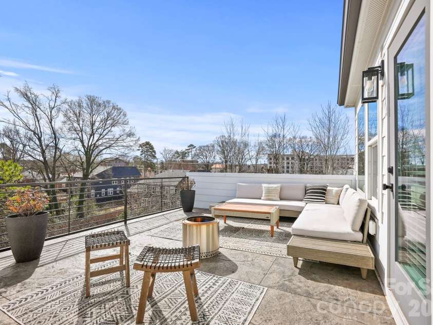 6021 Irwins Branch Drive, Charlotte, NC 28217.  MLS# CAR4347366, YatesRealty ID 3988. 