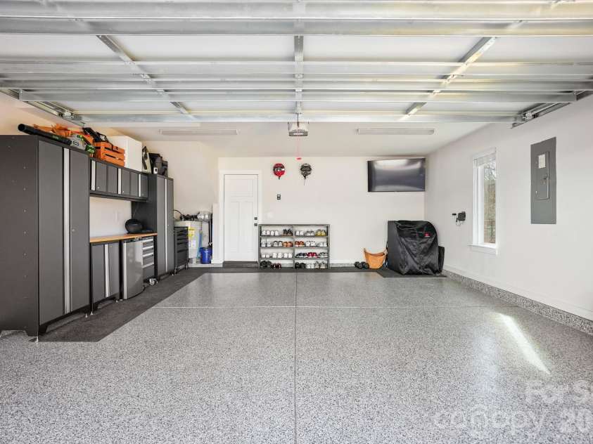 6021 Irwins Branch Drive, Charlotte, NC 28217.  MLS# CAR4347366, YatesRealty ID 3988. 