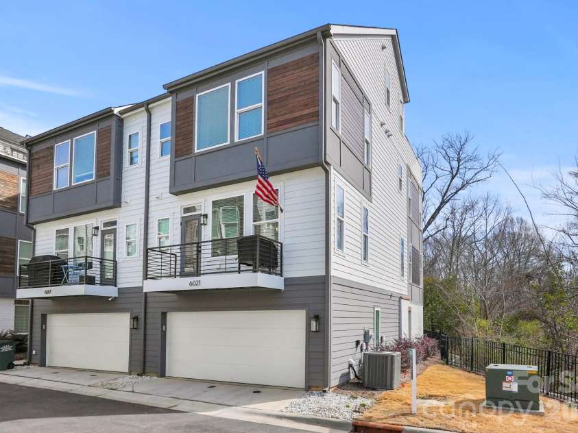 6021 Irwins Branch Drive, Charlotte, NC 28217.  MLS# CAR4347366, YatesRealty ID 3988. 