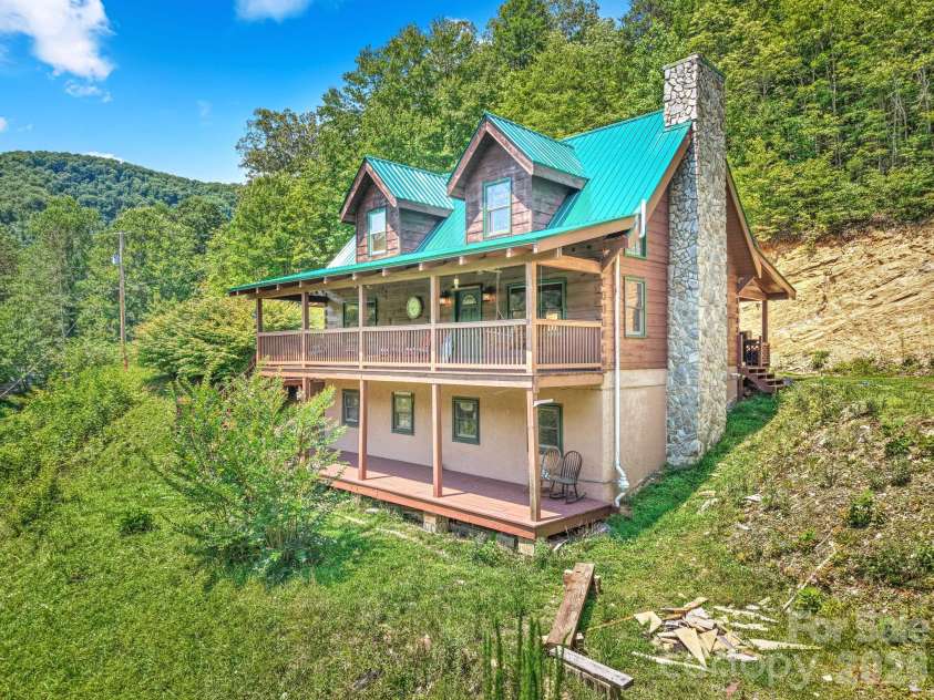 2560 Round Hill Road, Bryson City, NC 28713.  MLS# CAR4406322, YatesRealty ID 39880. 