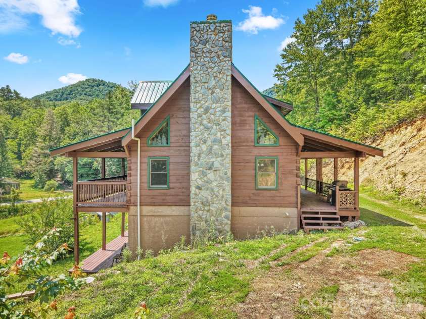 2560 Round Hill Road, Bryson City, NC 28713.  MLS# CAR4406322, YatesRealty ID 39880. 