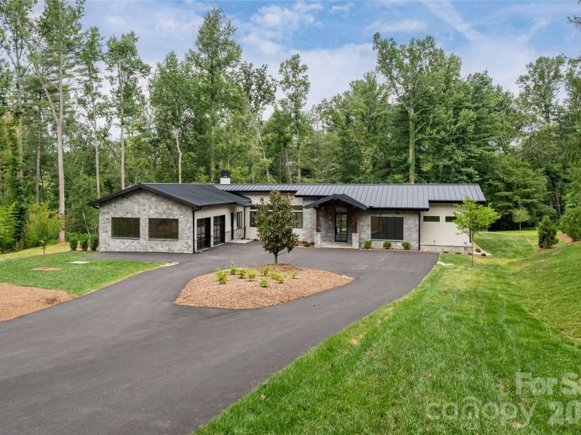 33 Busbee Road, Asheville, NC 28803.  MLS# CAR4385731, YatesRealty ID 39881. 