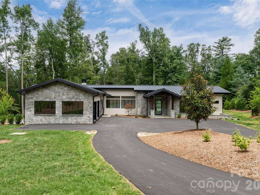 33 Busbee Road, Asheville, NC 28803.  MLS# CAR4385731, YatesRealty ID 39881. 