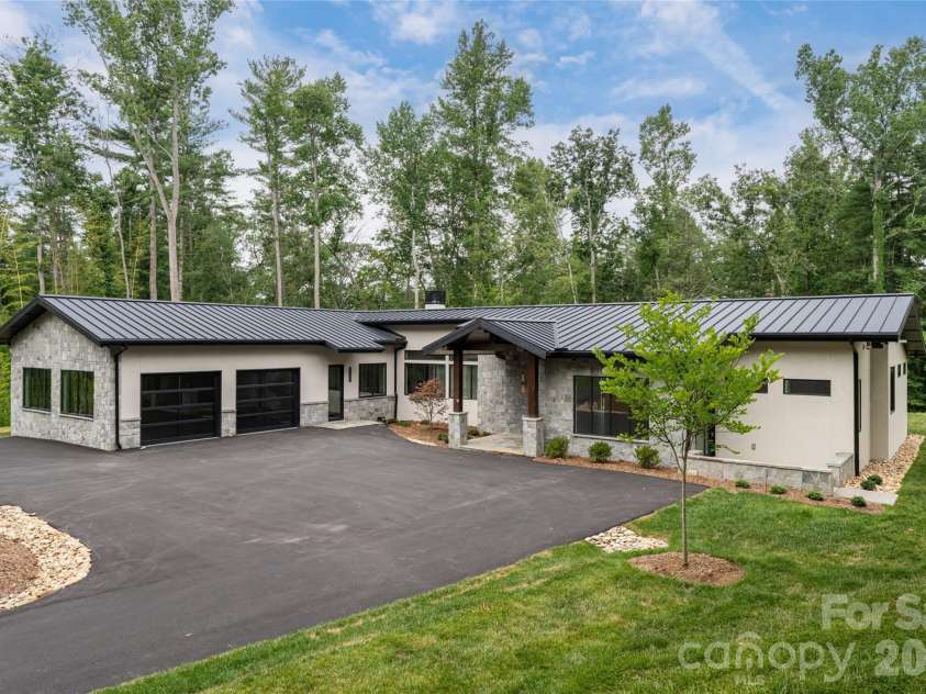 33 Busbee Road, Asheville, NC 28803.  MLS# CAR4385731, YatesRealty ID 39881. 