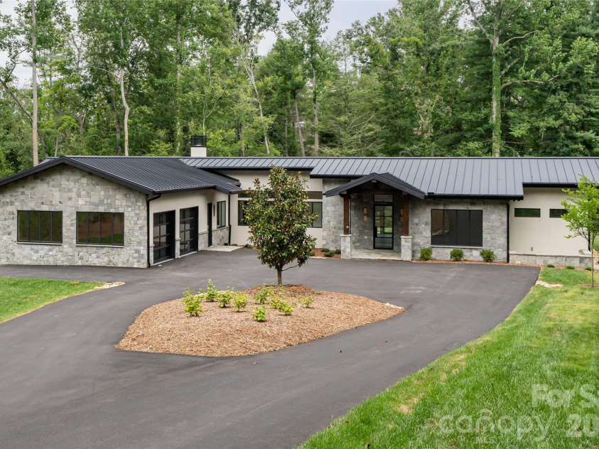 33 Busbee Road, Asheville, NC 28803.  MLS# CAR4385731, YatesRealty ID 39881. 