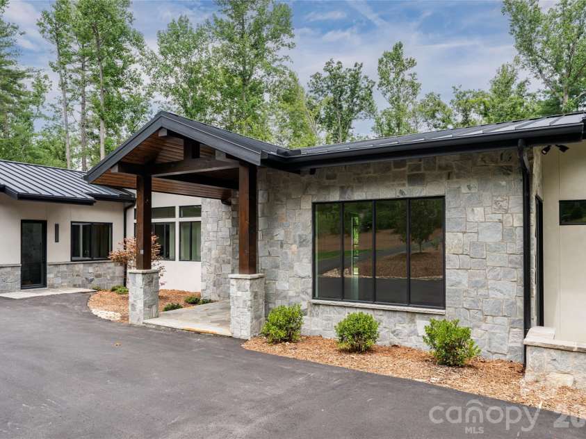 33 Busbee Road, Asheville, NC 28803.  MLS# CAR4385731, YatesRealty ID 39881. 