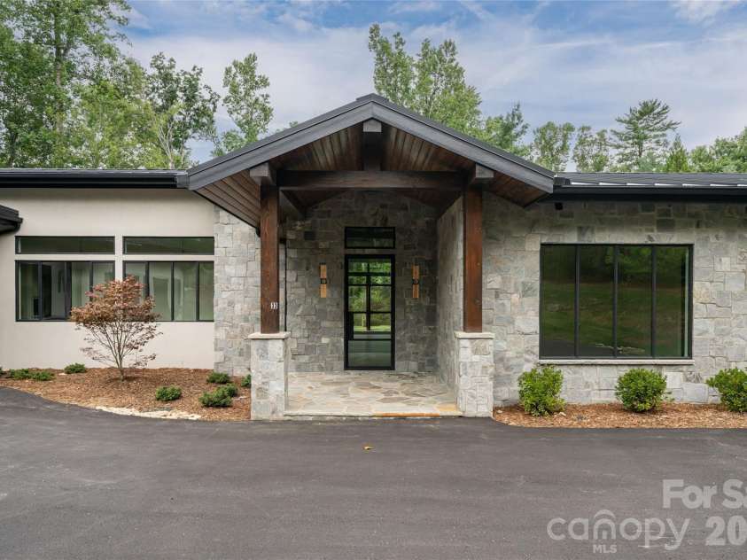33 Busbee Road, Asheville, NC 28803.  MLS# CAR4385731, YatesRealty ID 39881. 